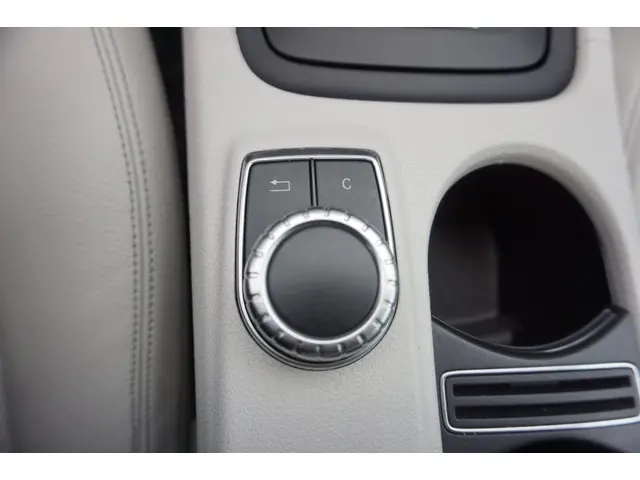 Mercedes-Benz GLA 200 Ambition 2014 Benzine 15