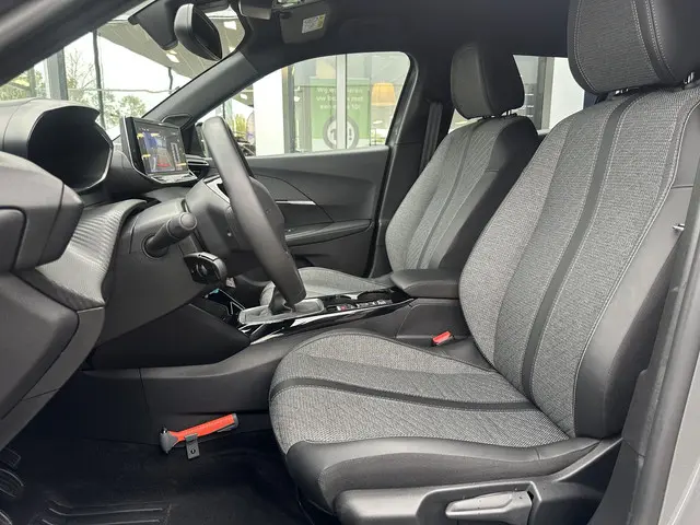 Peugeot 2008 1.2 PureTech 100 Allure 2024 Benzine 10