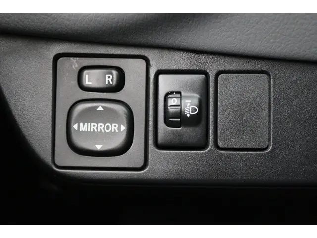 Toyota Yaris 1.3 VVT-i Lounge 2015 Benzine 27