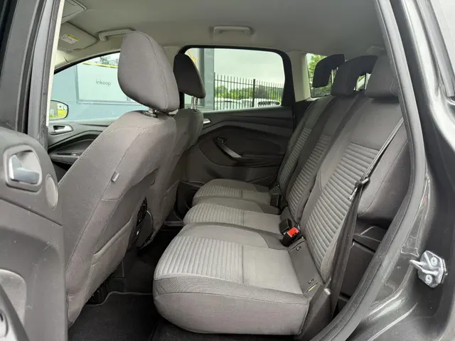 Ford C-MAX 1.0 Titanium 2015 Benzine 8