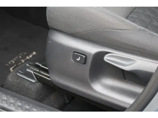 Toyota C-HR 2.0 Hybrid Style 2021 Hybride Benzine 12