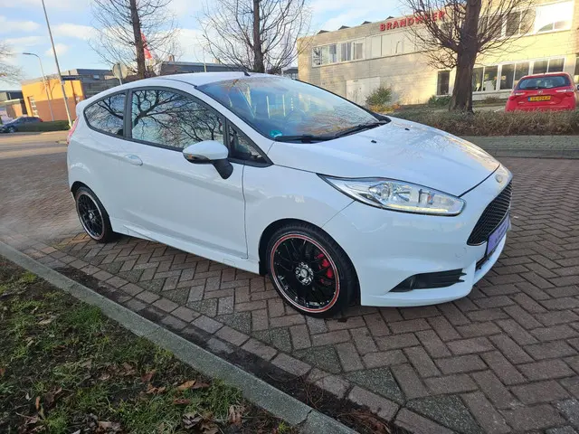 Ford Fiesta 1.6 ST1 134KW 182PK MOOIE AUTO 2014 Benzine 8