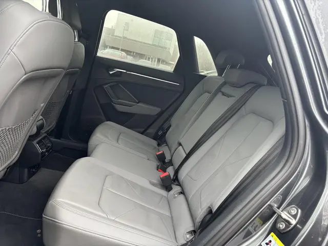 Audi Q3 45 TFSI e S edition 2022 Hybride Benzine 25