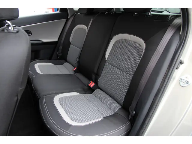 Kia cee'd Sportswagon 1.6 GDI DynamicLine 2015 Benzine 18