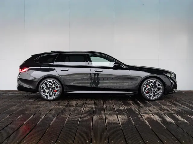 BMW 5 Serie Touring 530e xDrive 2026 Hybride Benzine 4