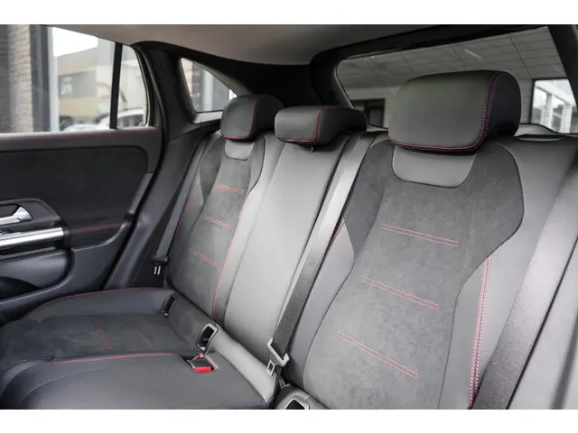 Mercedes-Benz GLA 250 AMG Line 2023 Benzine 11