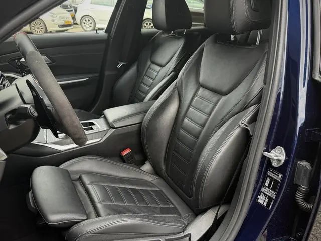 BMW 3 Serie 318i High Executive 2021 Benzine 12