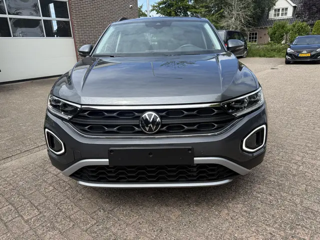 Volkswagen T-Roc 1.5 TSI Life 2024 Benzine 8