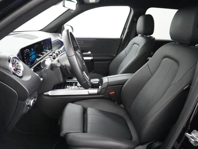 Mercedes-Benz EQB 250 Luxury Line 67 kWh 2023 Elektrisch 17