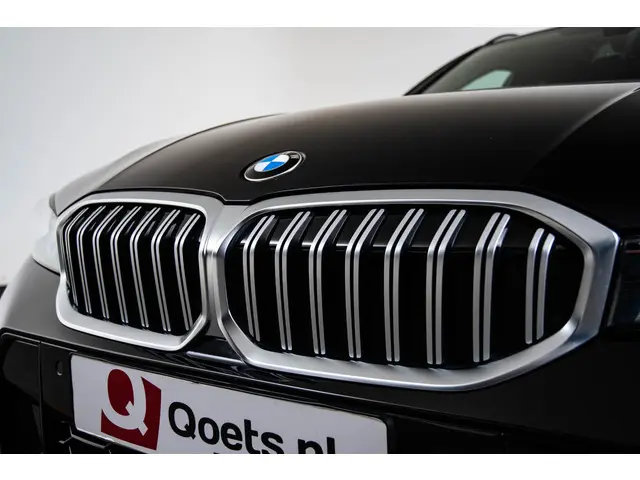 BMW 3 Serie Touring 330i 2023 Benzine 24