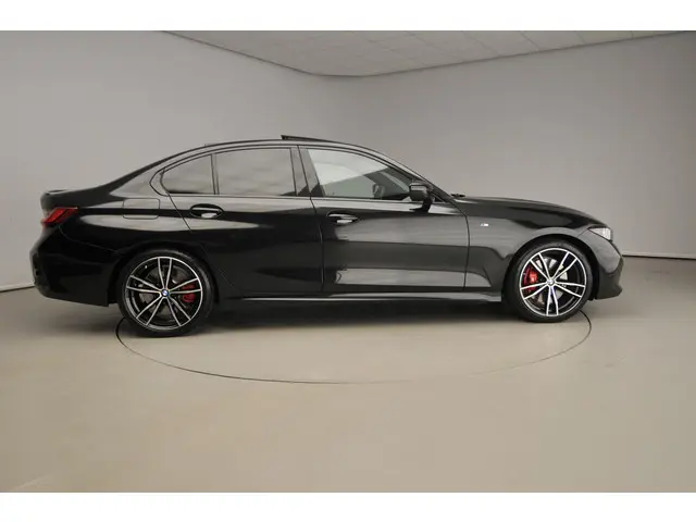 BMW 3 Serie Sedan 318i 2024 Benzine 4