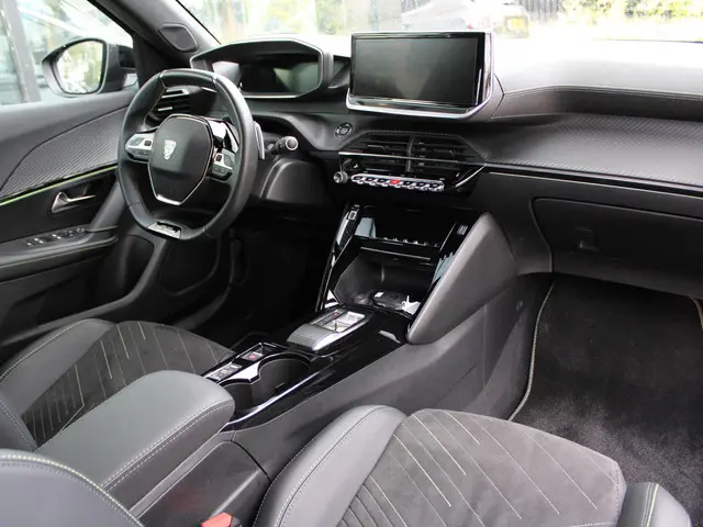 Peugeot 2008 1.2 PureTech 130 GT 2024 Benzine 3