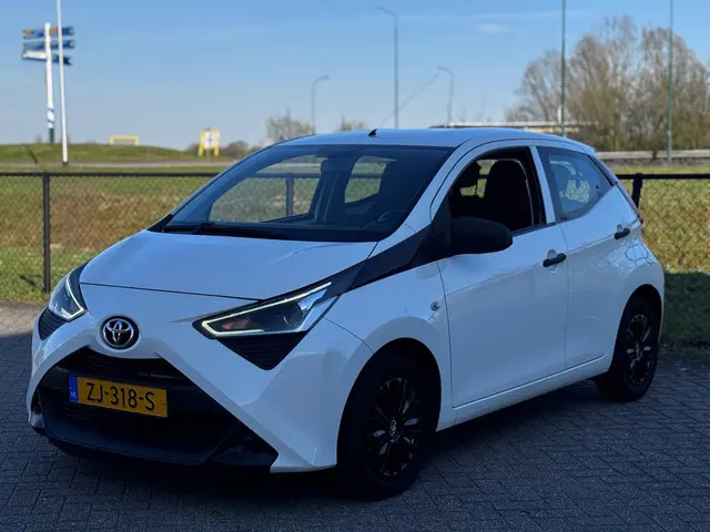 Toyota Aygo 1.0 VVT-i x-fun+Airco+Cruise+BT+NAP 2019 Benzine 4