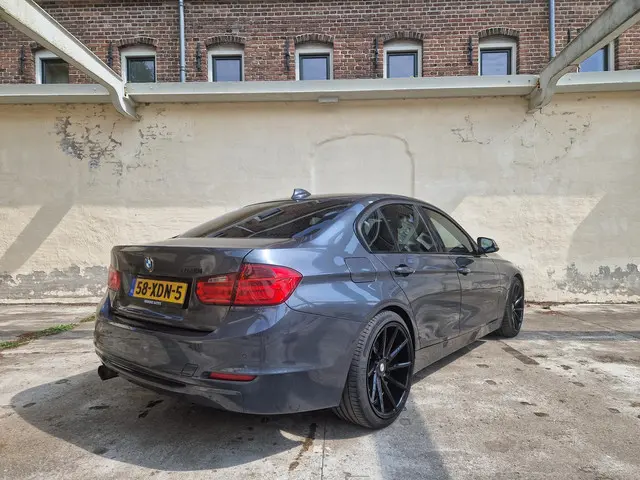BMW 3 Serie 328i Executive 2012 Benzine 10