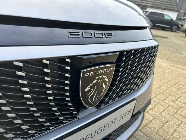 Peugeot 3008 1.2 Hybrid 145 GT 2024 Hybride Benzine 18