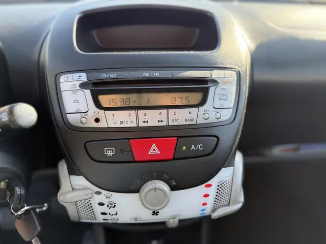 Peugeot 107 1.0 Active 2013 Benzine 17