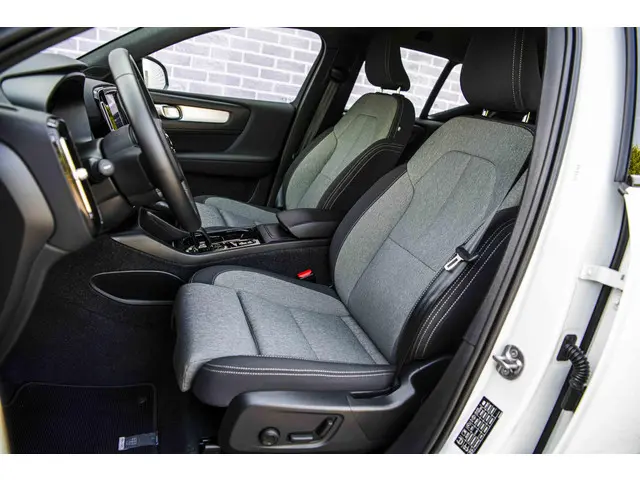 Volvo XC40 2.0 B4 Plus Dark 2024 Benzine