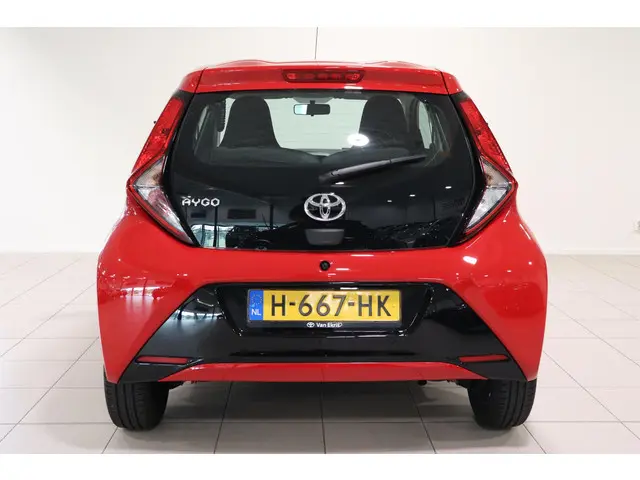 Toyota Aygo 1.0 VVT-i x-play 2020 Benzine 4