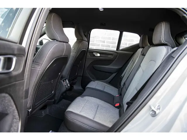 Volvo XC40 2.0 B4 Plus Dark 2025 Benzine 8