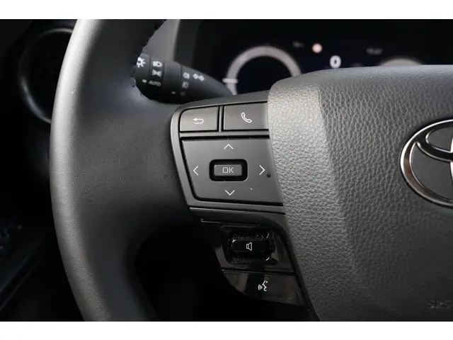Toyota C-HR 1.8 Hybrid 140 Dynamic 2024 Hybride Benzine 15