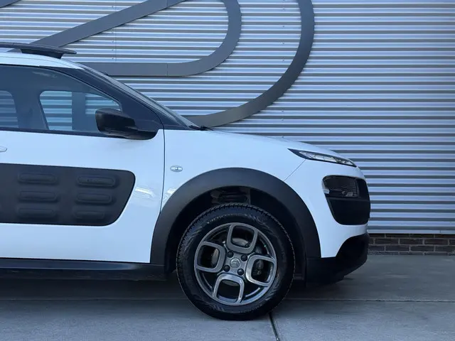 Citroën C4 Cactus 1.2 PureTech Shine 2015 Benzine 10