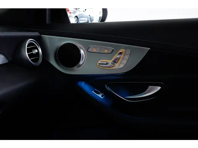 Mercedes-Benz C-Klasse Cabrio 200 AMG Line 2018 Benzine 8