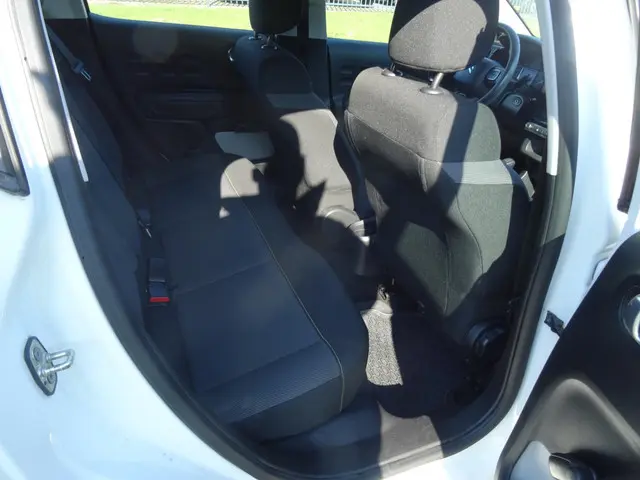 Citroën C3 1.2 PureTech ELLE 2018 Benzine 12