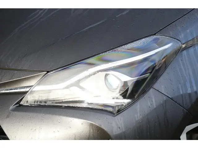 Toyota Yaris 1.5 Hybrid Premium 2017 Hybride Benzine 4