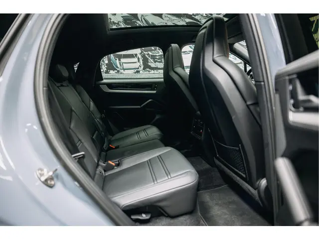 Porsche Cayenne Coupé 3.0 E-Hybrid 2024 Hybride Benzine 18