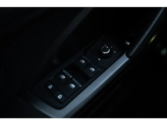 Audi Q3 45 TFSI e S edition 2022 Hybride Benzine 29