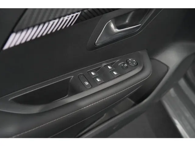 Peugeot 208 PureTech 100 Allure 2025 Benzine 23