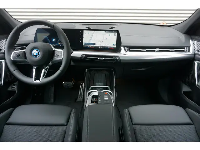 BMW iX2 eDrive20 2025 Elektrisch 8