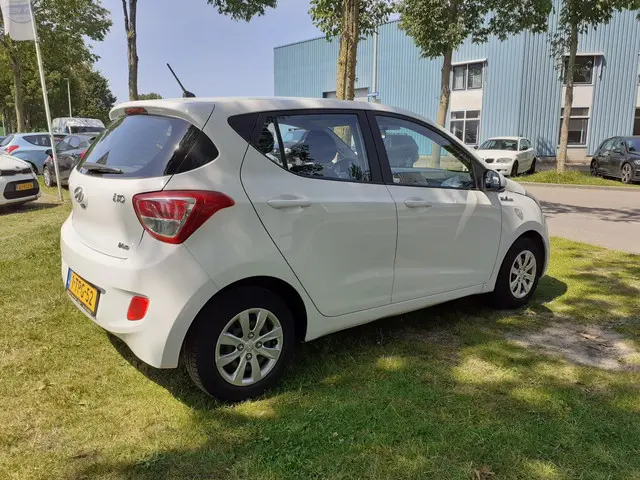 Hyundai i10 1.0i Go! *5drs*NAVI*airco*radio/CD* 2014 Benzine 7