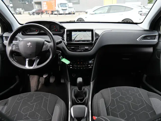 Peugeot 2008 1.2 PureTech Active 2018 Benzine 16