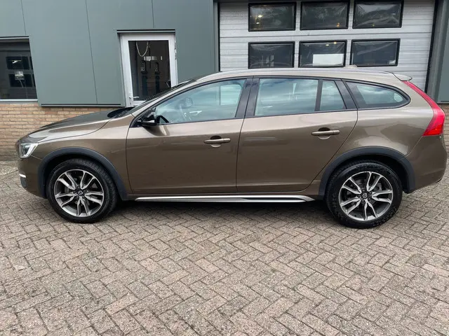 Volvo V60 Cross Country 2.0 T5 Nordic+ 2017 Benzine 2
