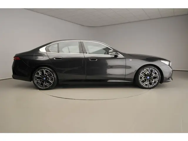 BMW 5 Serie Sedan 530e 2024 Hybride Benzine 4