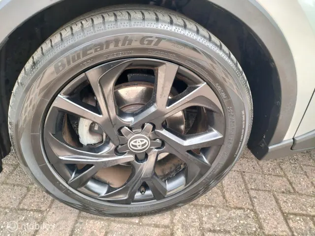 Toyota C-HR 1.8 Hybrid Black Edition 2018 Hybride Benzine 9