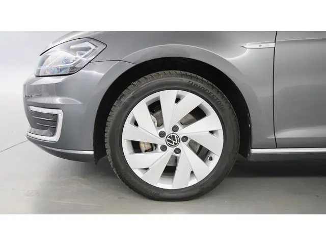 Volkswagen e-Golf 36kWh / 136pk E-DITION 2020 Elektrisch 11