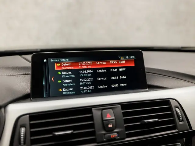 BMW 3 Serie 320i M Sport High Executive 2018 Benzine 26