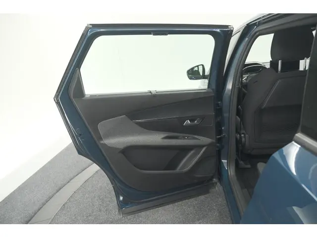 Peugeot 5008 PureTech 130 EAT8 Active Pack 2023 Benzine 72