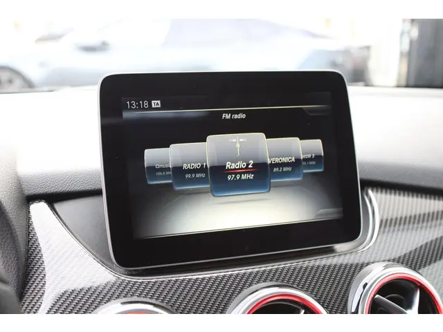 Mercedes-Benz B-Klasse 180 AMG 2017 Benzine 22