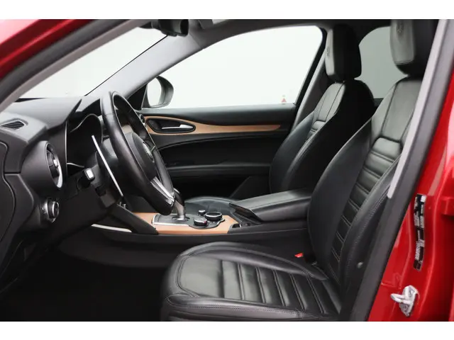 Alfa Romeo Stelvio 2.0 T AWD First Edition 2017 Benzine 12