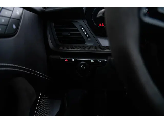 Porsche 911 3.0 Carrera 4 GTS 2022 Benzine 52