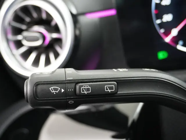 Mercedes-Benz A-Klasse 200 AMG Line 2023 Benzine 25