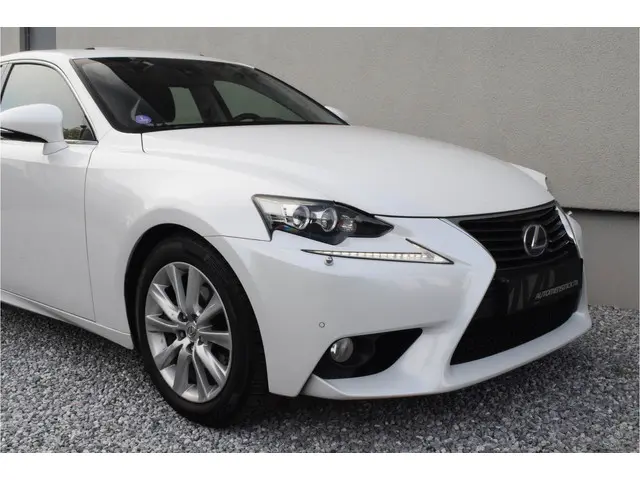 Lexus IS 300h Business Line Pro 2013 Hybride Benzine 17