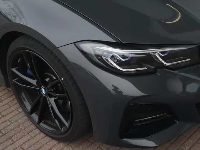 BMW 3 Serie Touring 330i High Executive 2021 Benzine 56