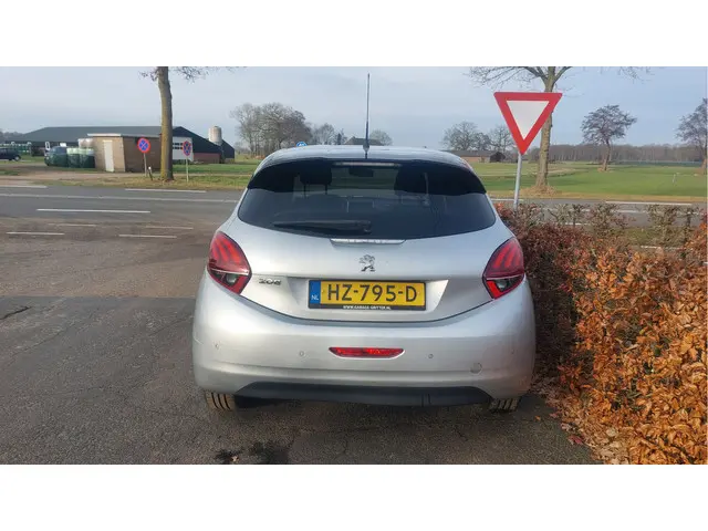 Peugeot 208 1.2 PureTech Urban Soul 2016 Benzine 9