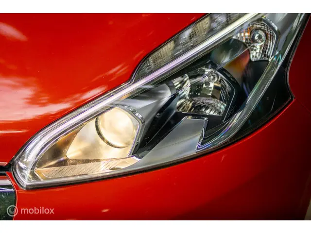 Peugeot 208 1.2 PureTech Blue Lion 2017 Benzine 11