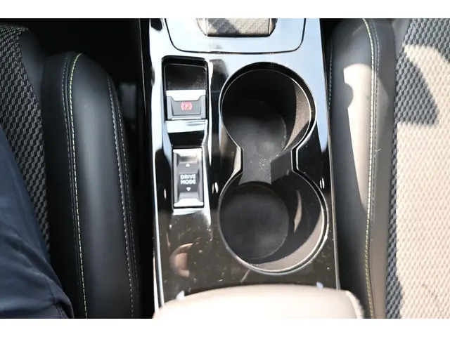Peugeot 2008 1.2 Hybrid 136 GT 2024 Hybride Benzine 46