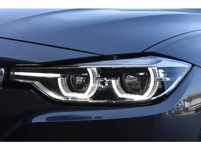 BMW 3 Serie Touring 320i High Executive 2017 Benzine 27